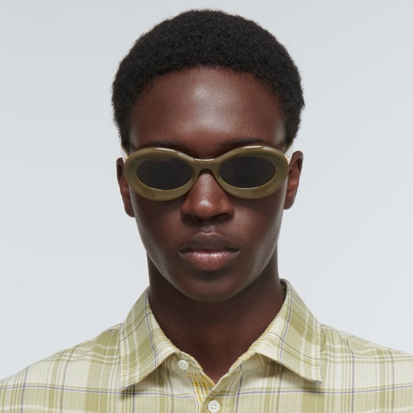 LOEWE Paula’s Ibiza Green Unisex Sunglasses LW40110U - Picture 4 of 7